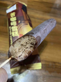 小时候觉得很黑暗，想不到快中年了反而爱了