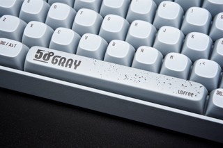 手感丝滑，高颜值水泥灰机械键盘