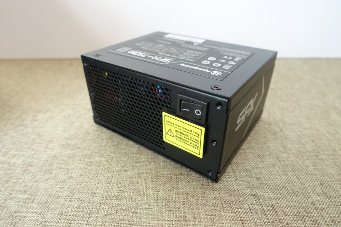 美商艾湃电竞电脑电源