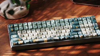 桌面那点事 篇七：为桌面增添一抹绿色，小翘100机械键盘拼搭分享 