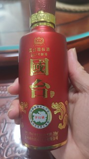 一人一瓶不用愁，国台小酒真可口