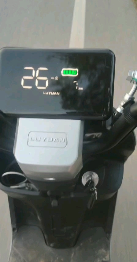 活动价两千多购买的72伏绿源电动车晒物