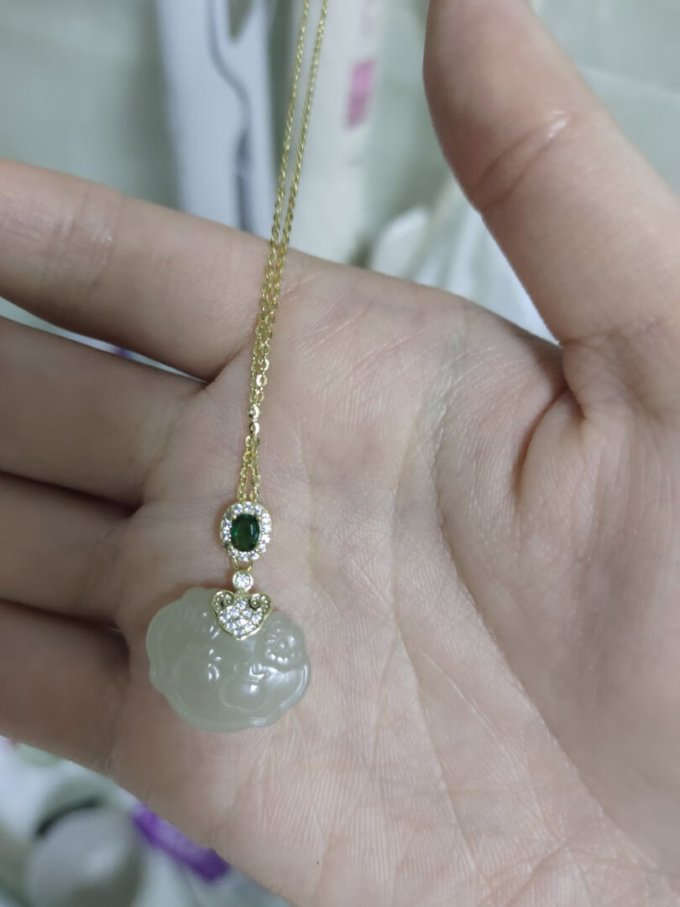 周大生宝玉石项链