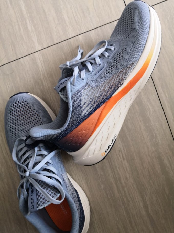 361飞鱼运动鞋穿起来真的很轻便