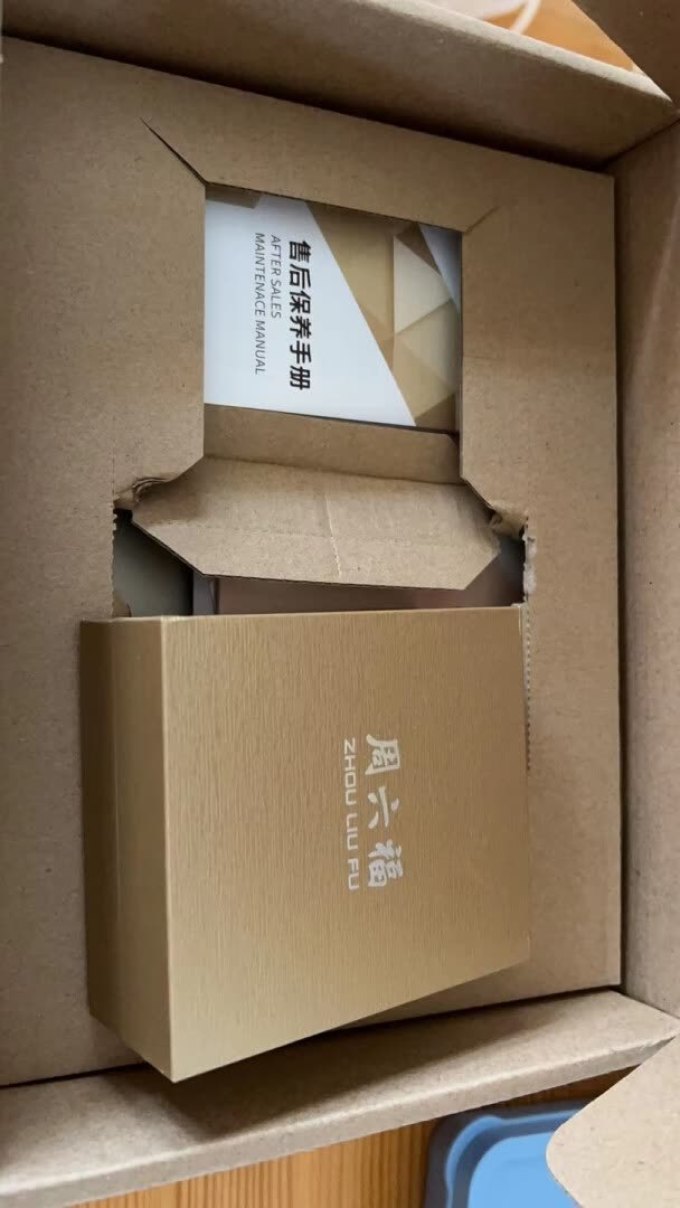 周六福宝玉石手镯/手链/脚链怎么样 很满意,有足金钢印,包装证书都.