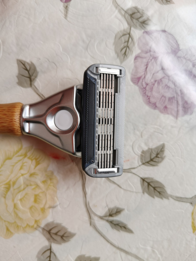 舒适手动剃须刀