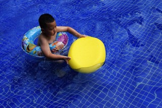 ​泳池最靓的崽 爆风主义水上动力浮板