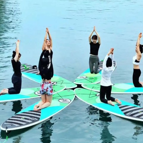 地面上已经”卷“不动了，夏天到了，大家都去河里玩桨板了～