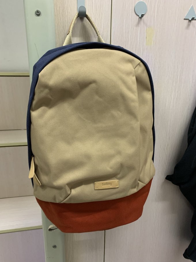 bellroy男士双肩包怎么样 店家服务态度很好!背包实际上颜.