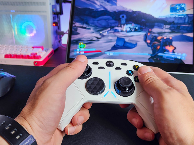 支持六项客制化性能拉满的rgb游戏手柄