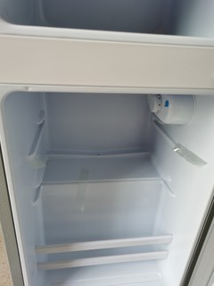 夏天再给自己的房间添加一个小冰箱