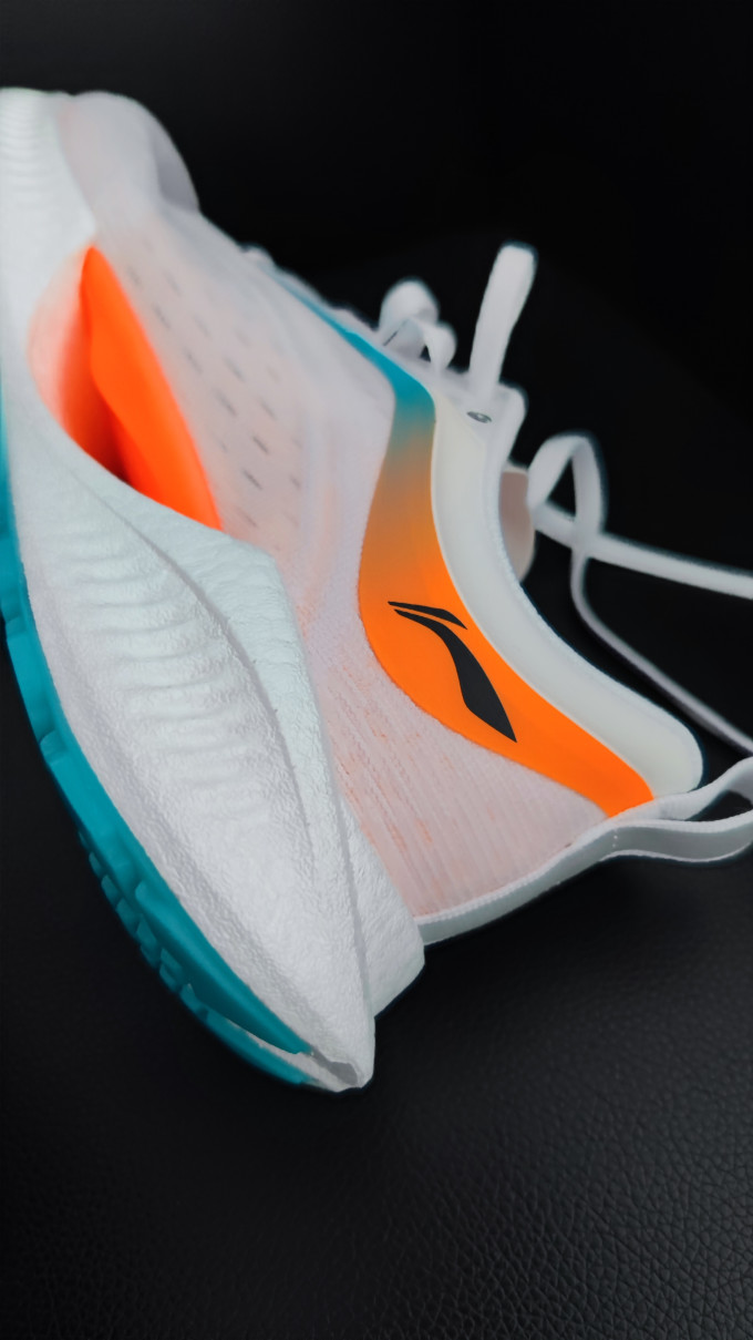 李宁超轻19,42轻质跑鞋