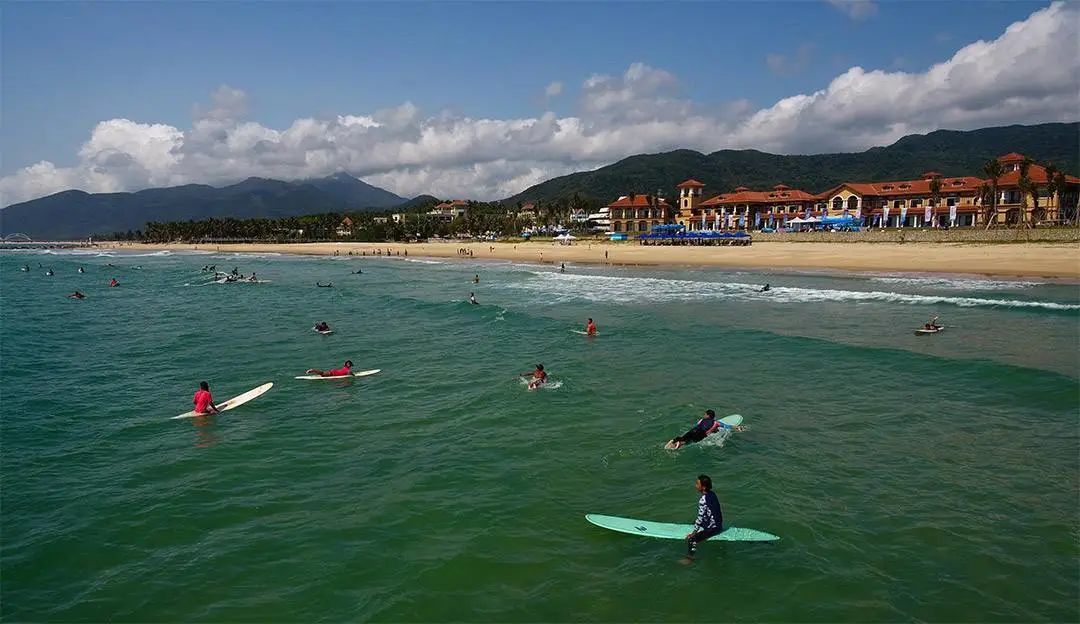 海南万宁的日月湾，如今是中国国家冲浪队的驻地 ©网络