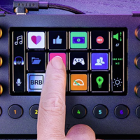 雷蛇发布一体式直播控制台：12 个 Switchblade 触屏按键