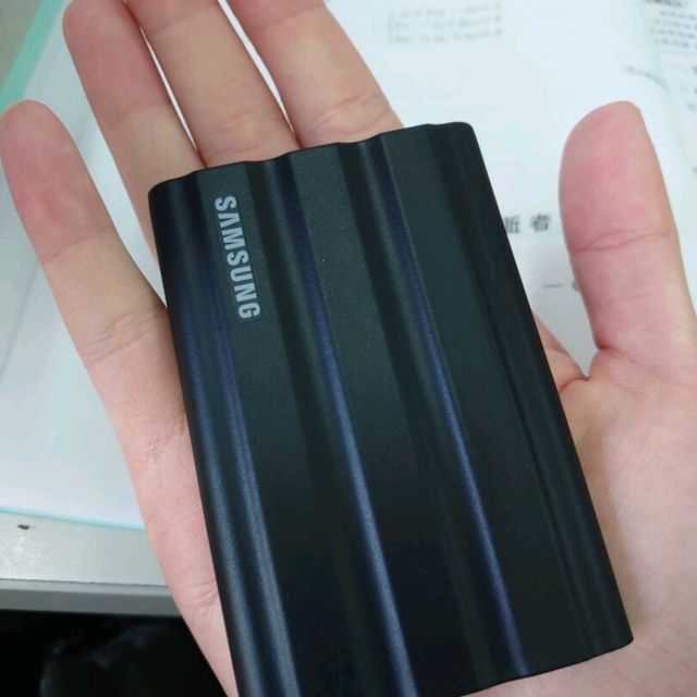 samsung三星t7shield移动固态硬盘1tb