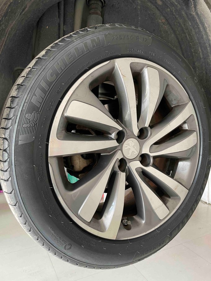 标致3008开了7年,终于把轮胎换掉了.