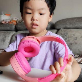 小姑娘的专属耳机，音量控制保护听力，贝尔金安心听儿童耳机体验
