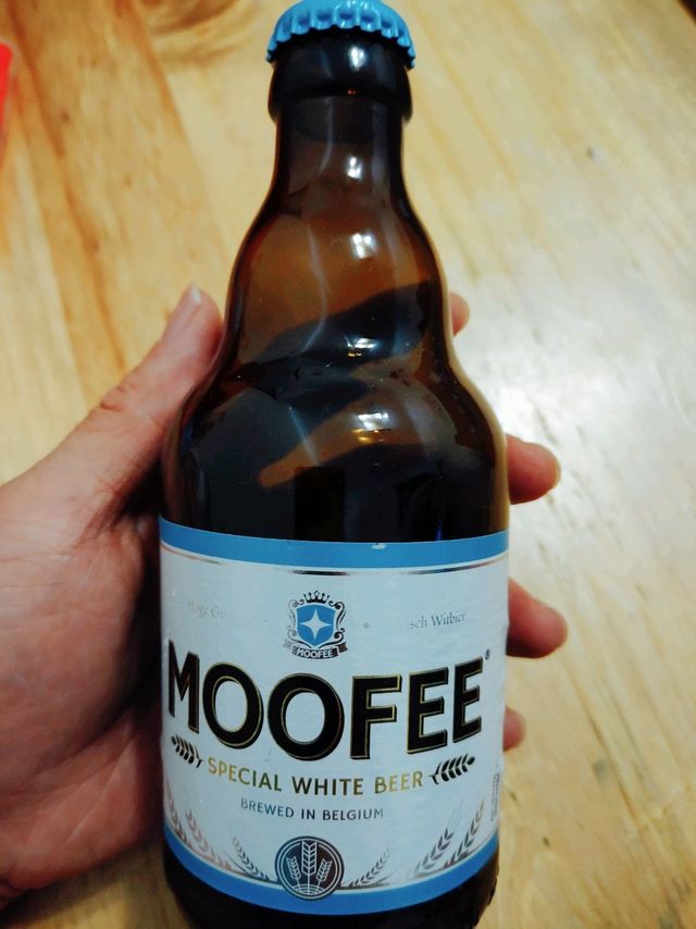 慕妃啤酒喝着真享受！