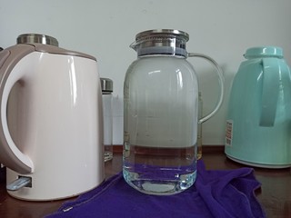 喜欢喝水就送个2.5升的炊大皇玻璃水壶