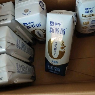 新养道全脂零乳糖牛奶