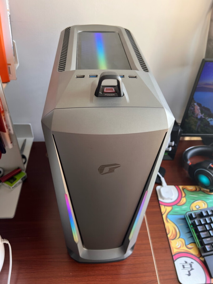 七彩虹家用电脑怎么样 机箱外观:还有一块儿玻璃板我没._什么值得买