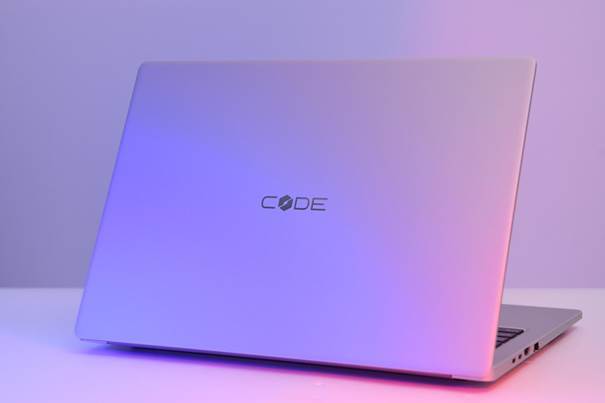 机械革命推出新款 Code01 程序员本：R7-6800H加持、84键长键程键盘