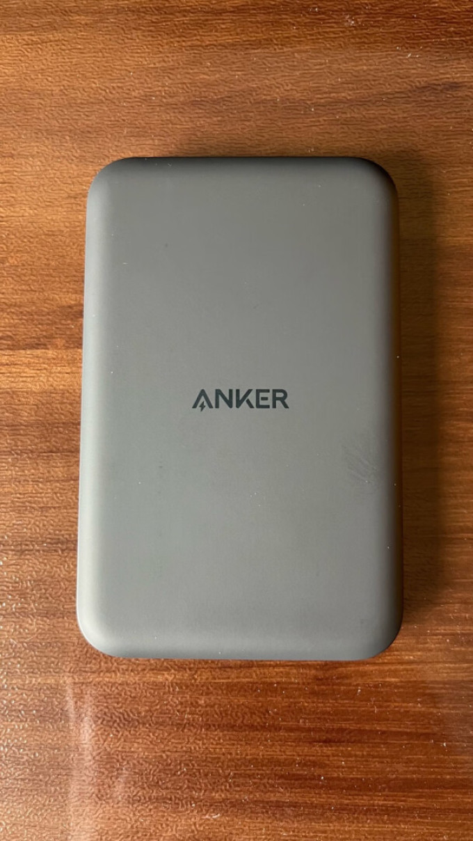 安克移动电源怎么样 这款磁吸充电宝真的很小巧,很轻._什么值得买