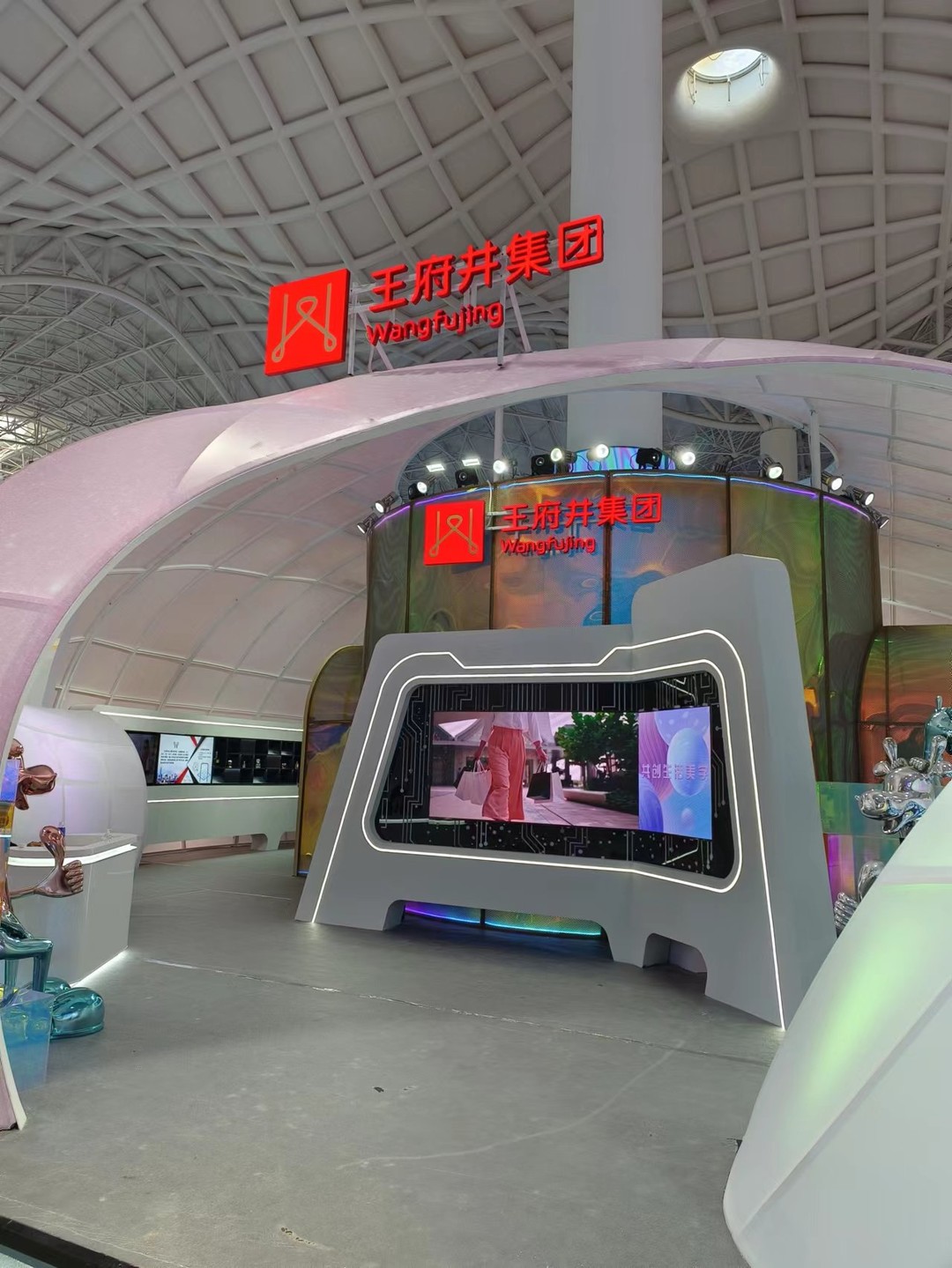 2022消博会：王府井集团打造未来感“星空馆”，只需拿出手机扫描商品即可体验AR互动新零售！
