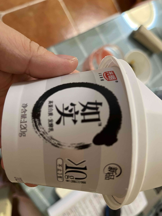 纯净的配方，光明如实，纯粹营养的酸奶