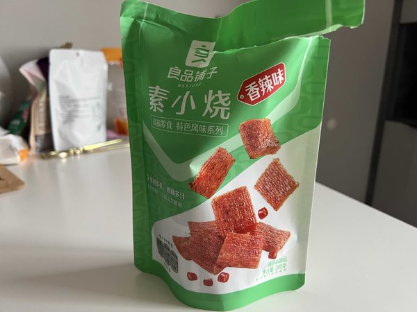 良品铺子素小烧，大家都喜欢的小零食