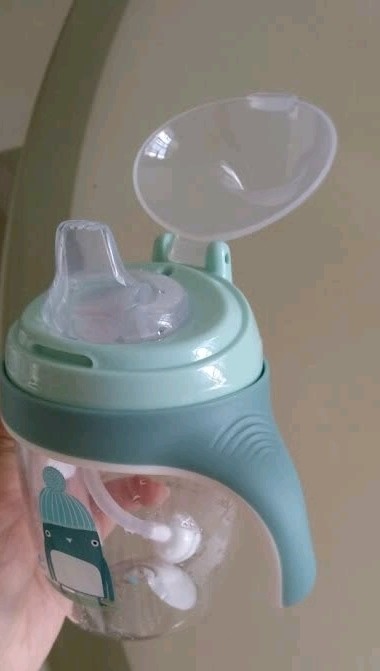 婴幼儿水杯