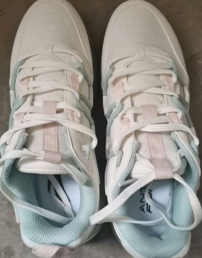 安踏  全掌气垫跑鞋女夏轻便减震跑步鞋