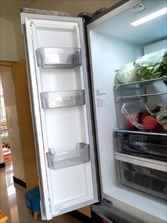 家里的美的冰箱