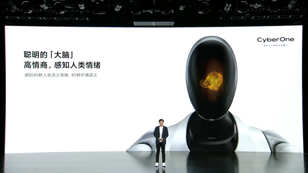 小米全尺寸人形仿生机器人登场，艺名“铁大”