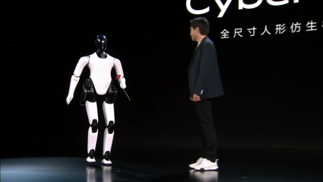 小米全尺寸人形仿生机器人登场，艺名“铁大”