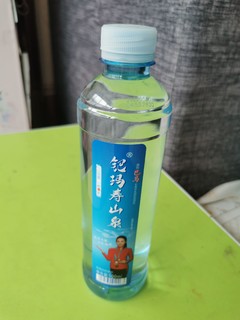 饮用天然泉水是不是矿泉水