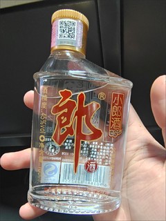 歪脖子瓶装的兼香小郎酒