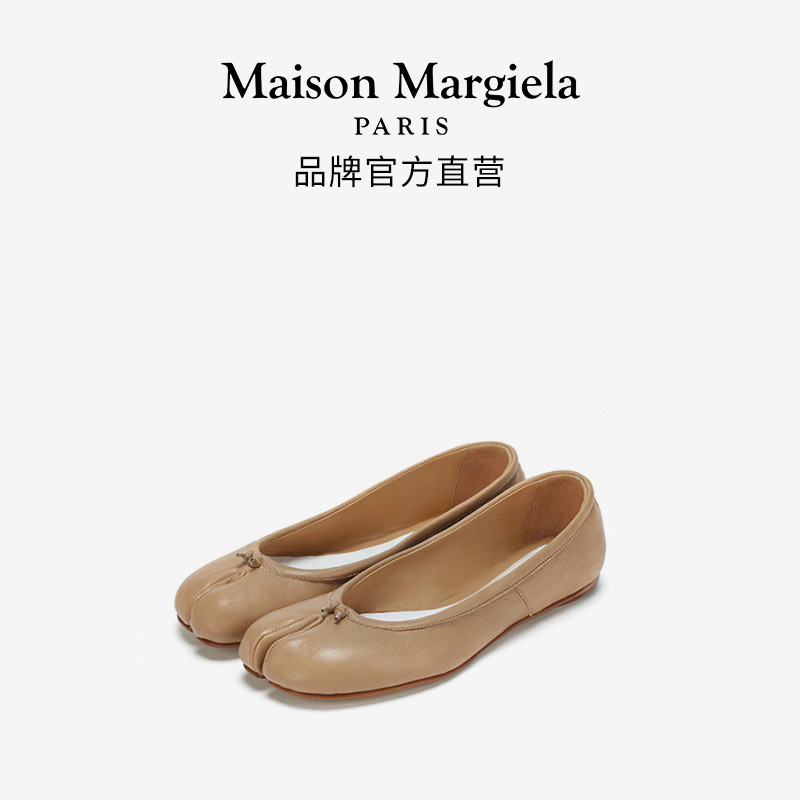 Maison Margiela“猪蹄”袜上印穴位图，奢侈品往足疗届发展了？