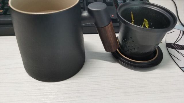 看着较上档次的泡茶杯