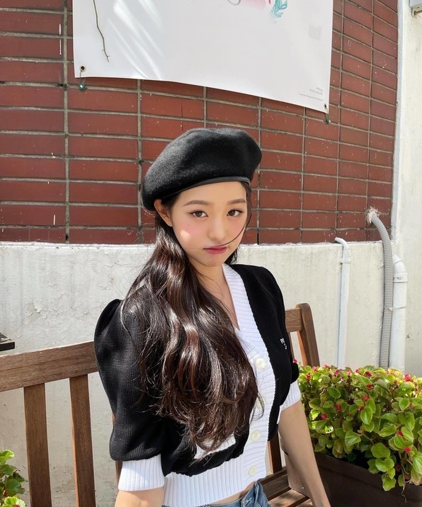 18岁“南韩腿精”张元英，元气美人的搭配甜度爆表了！