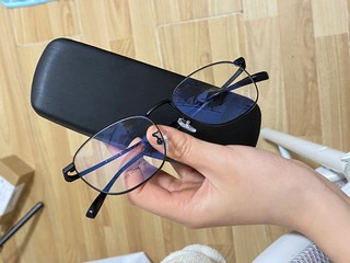 100多块买到钛架防蓝光眼镜还是挺香的！