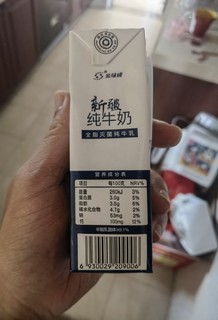 新疆纯牛奶，不比进口的差，的确好喝