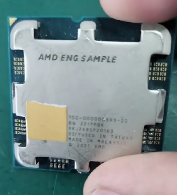 AMD 新锐龙 Ryzen 5 7600X 实物曝光，首次看到触点“针脚”