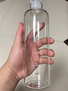一个漂亮的瓶子。