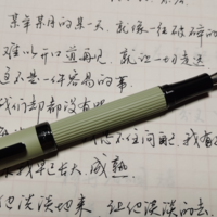 这是一支文艺范十足的钢笔，可胜任学生刷题