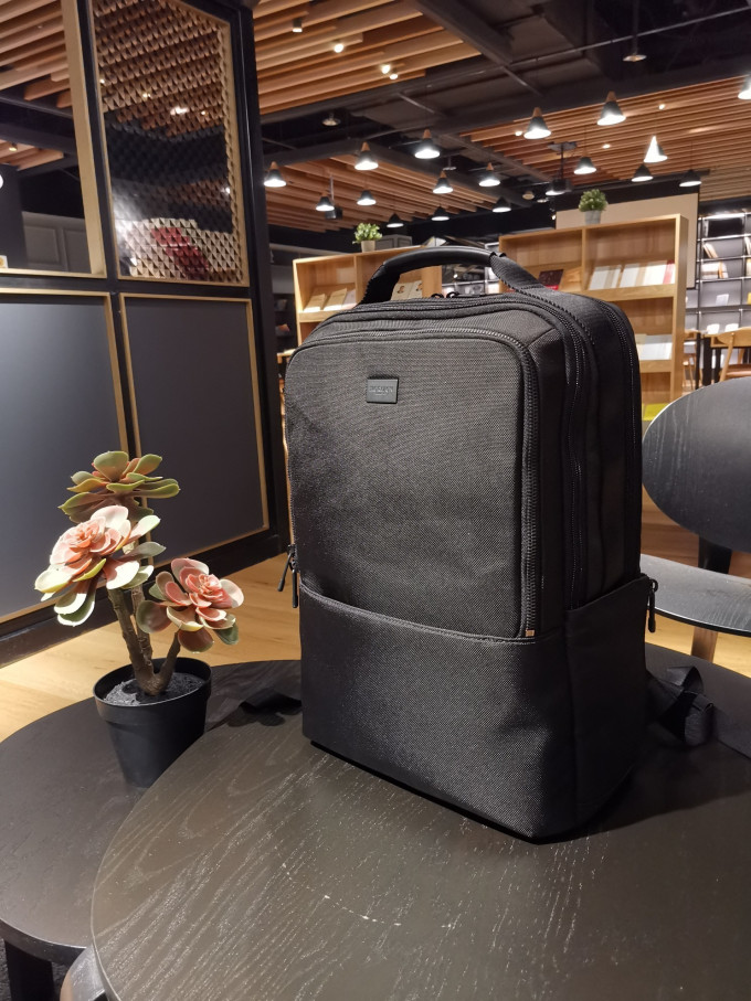 horizon男士双肩包怎么样 高端大气上档次,面料摸着就是有.