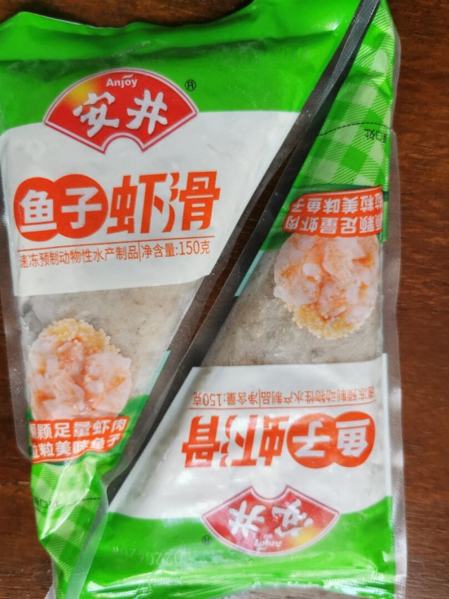 虾滑味道不错，煮面下火锅都好吃。