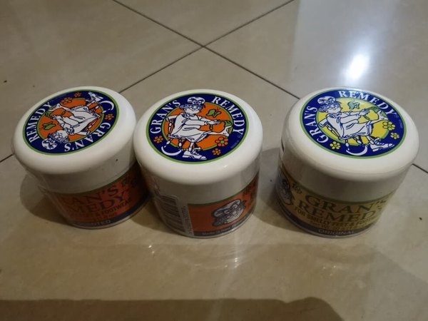 脚是汗脚，夏天穿鞋难受，袜子老湿，还有味