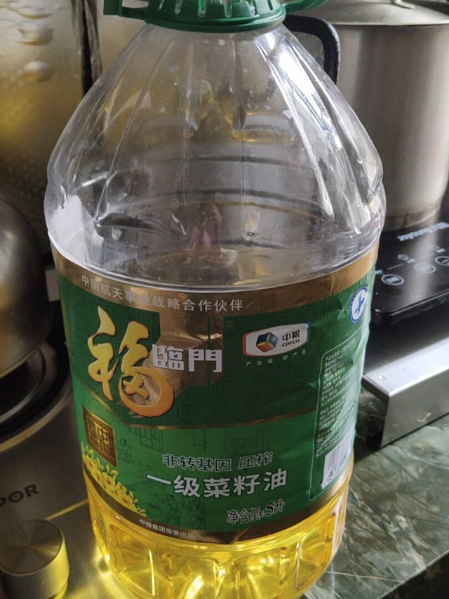 菜籽油味道还不错，淡淡的香味，炒菜很香，