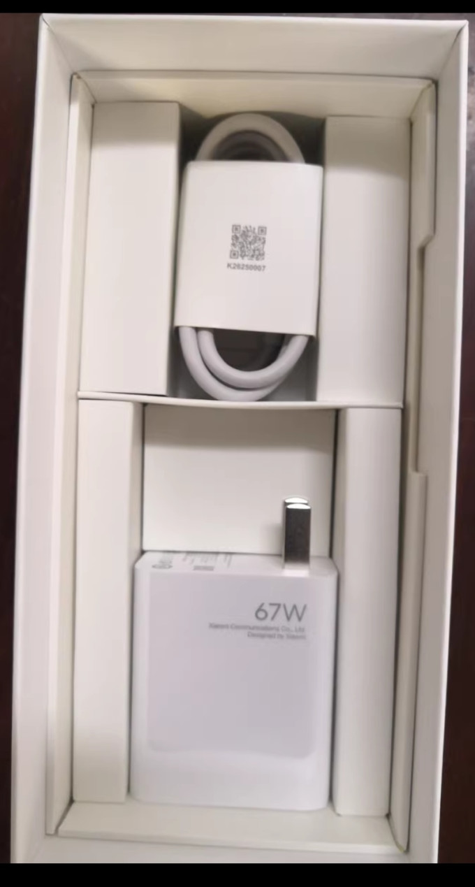 因为lcd屏幕选择了这款手机
